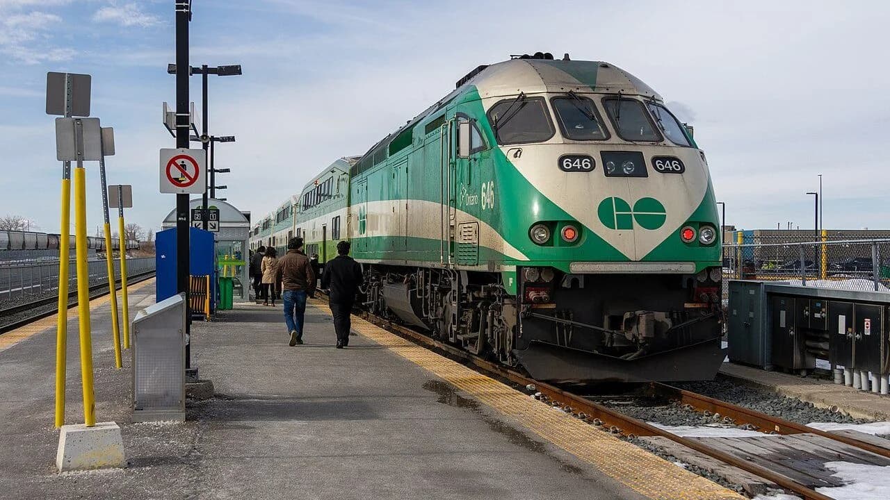 A Lakeshore East GO train at Oshawa GO Station